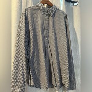 Men’s XL black and white checked Untuckit dress shirt.